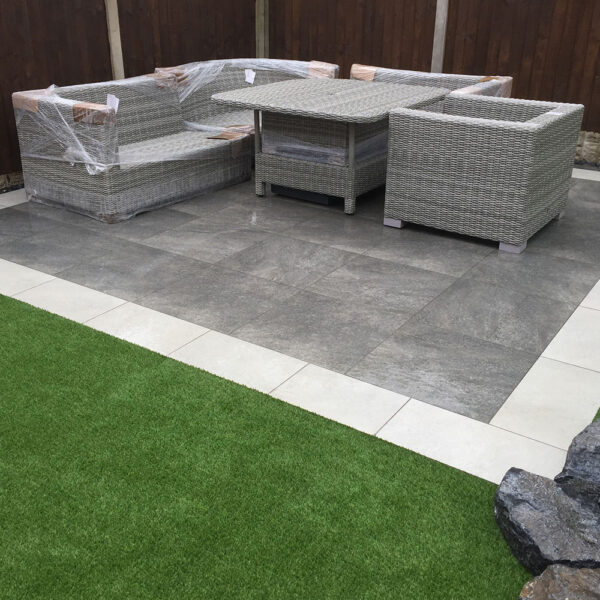 HAMMER STONE NERO PORCELAIN