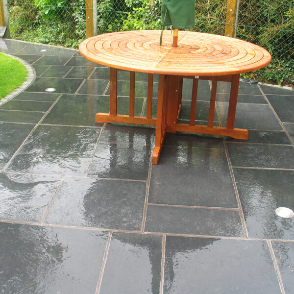 BLACK LIMESTONE SAWN EDGES