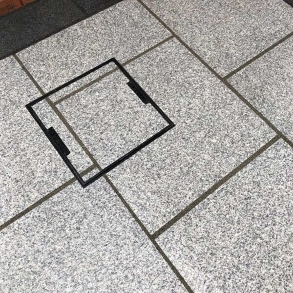 SILVER GREY GRANITE FLAMED COBBLES