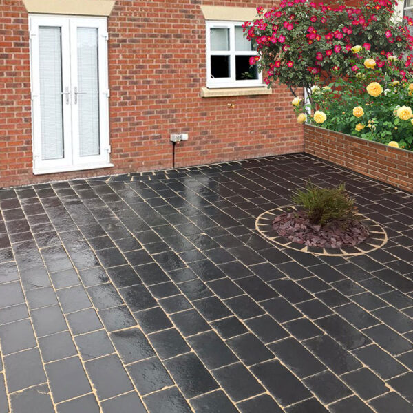 BLACK LIMESTONE BLOCK PAVING