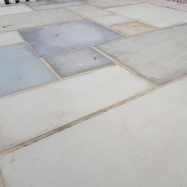 RAJ GREEN SAWN & HONED